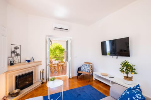 Communal lounge/ TV room, Living room