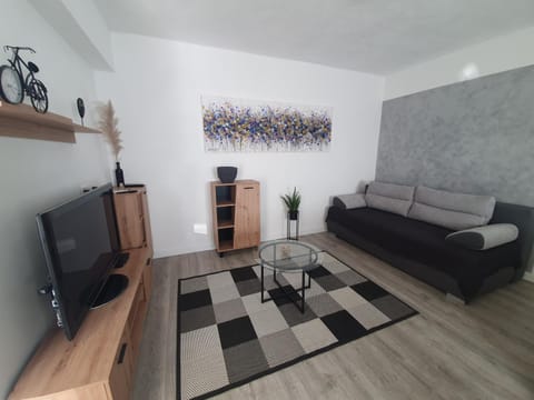 Communal lounge/ TV room, TV and multimedia, Living room