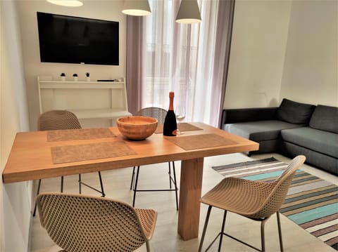 Communal lounge/ TV room, Living room, Seating area