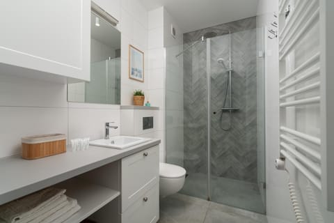 Shower, Toilet, Bathroom, towels