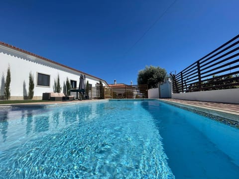 Property building, Swimming pool, Swimming pool