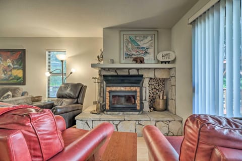 Pine Mountain Lake Haven with Spacious Deck! House in Groveland