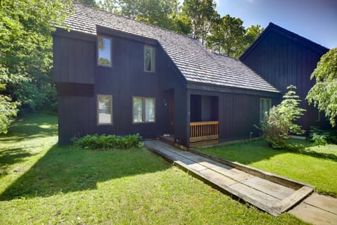 Waitsfield Condo with Pool and On-Site Trail Access! Apartment in Fayston