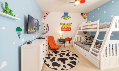 Dazzling 8 Bdrm Home with Putting Green at Encore House in Bay Lake