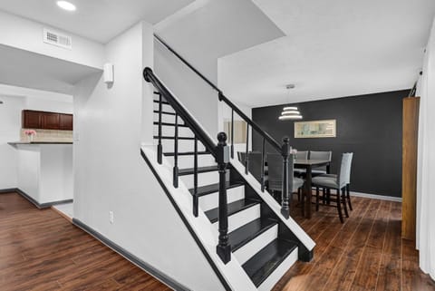 6 Bedroom house 15 minutes from iah airport. House in Houston