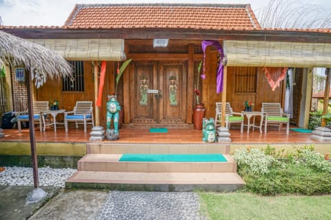 Facade/entrance, View (from property/room)