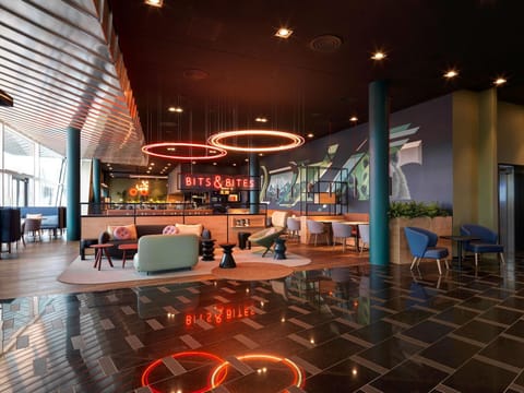 Restaurant/places to eat, Seating area, Breakfast