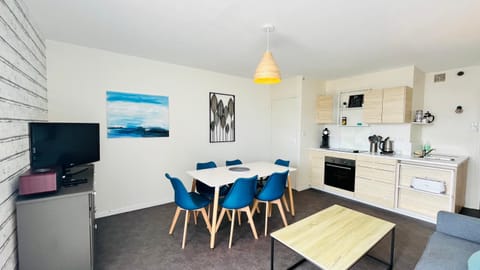 Dining area, kitchen