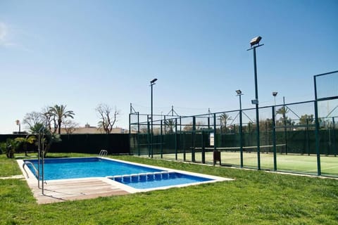 Day, Squash, Tennis court, Swimming pool