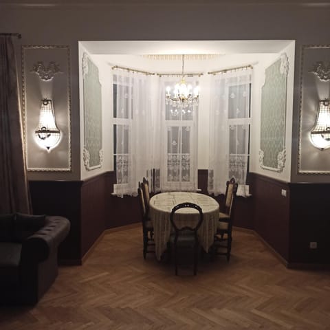 Living room, Lounge or bar, Seating area, Dining area
