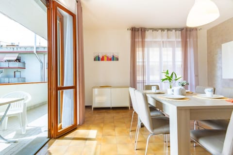 Balcony/Terrace, Living room, Seating area, Dining area