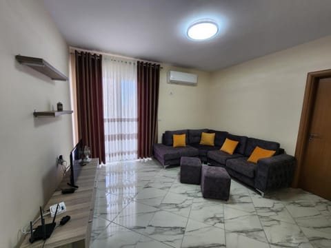 TV and multimedia, View (from property/room), Balcony/Terrace, Living room, Seating area, City view, Street view, air conditioner