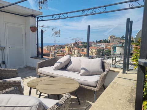 Day, View (from property/room), Balcony/Terrace, Seating area, City view