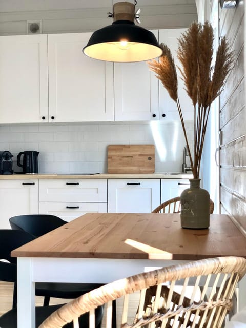 Kitchen or kitchenette, Dining area, kitchen