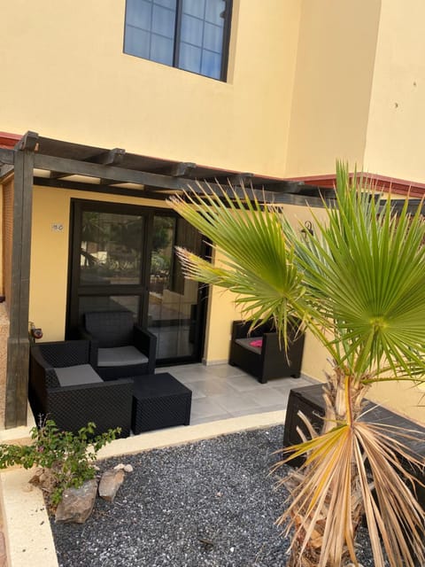Property building, Garden, Balcony/Terrace