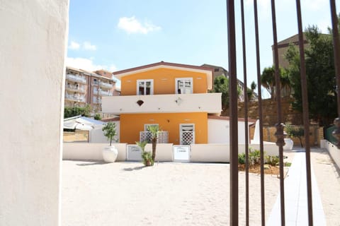 Facade/entrance, Parking