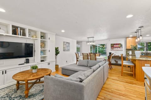 The House at Gery National House in Lake Oswego