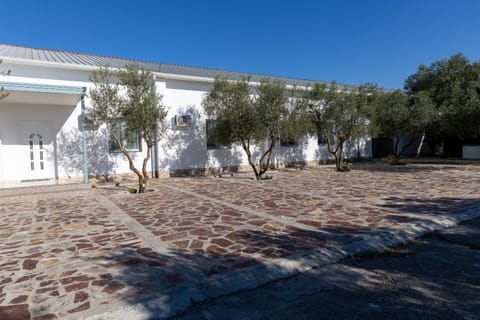 Property building, Day, Parking