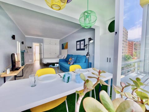 Bed, TV and multimedia, Living room, Dining area, Bedroom