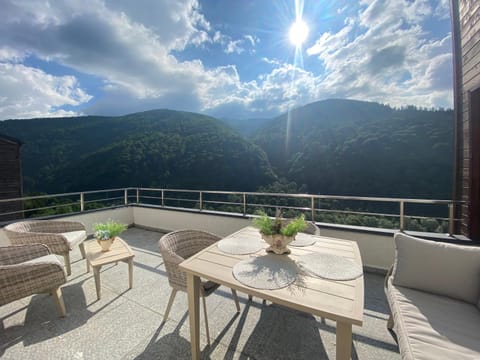 Balcony/Terrace, Mountain view