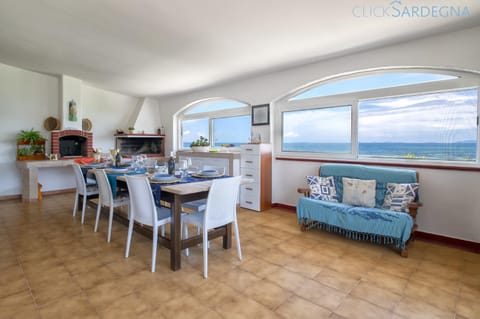 Natural landscape, Kitchen or kitchenette, Living room, Seating area, Dining area, Sea view, pet friendly