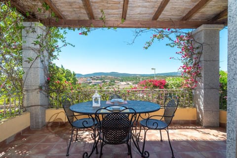 Property building, Balcony/Terrace, Living room