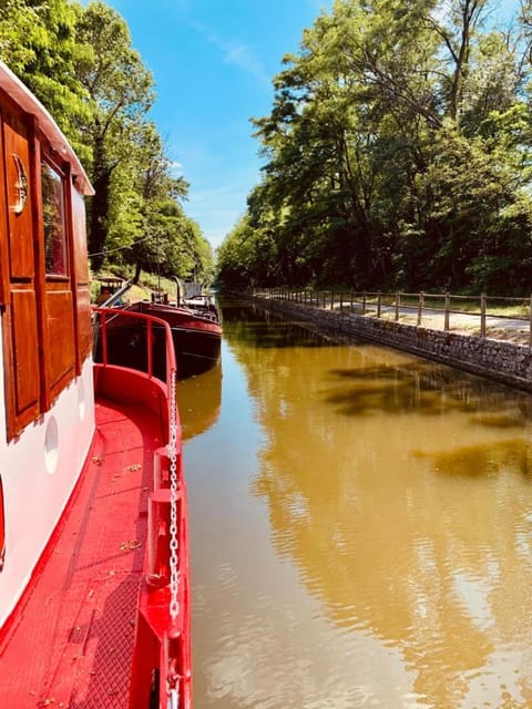 LES AMIS D'ULYSSE Campground/
RV Resort in Bourgogne-Franche-Comté