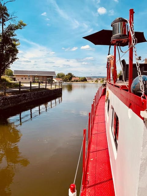 LES AMIS D'ULYSSE Campground/
RV Resort in Bourgogne-Franche-Comté