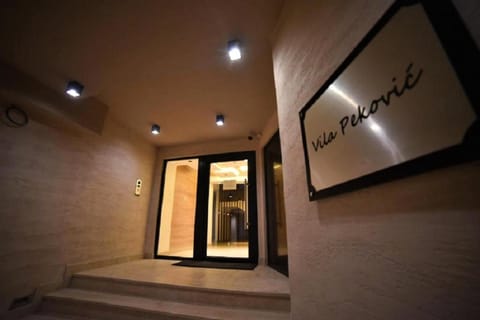 Facade/entrance