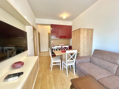 TV and multimedia, Kitchen or kitchenette, Living room