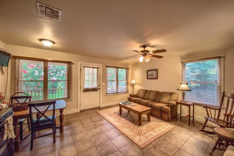 Annettes Cottage A House in Fredericksburg