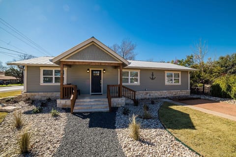 Anchorage Haus House in Fredericksburg