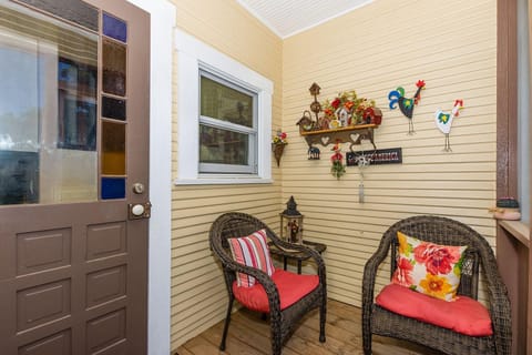 Mistletoe House House in Fredericksburg