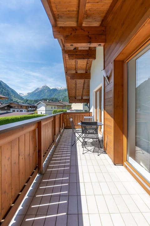 Balcony/Terrace, Mountain view, Mountain view