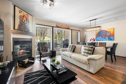 TV and multimedia, Living room, Seating area, Evening entertainment, fireplace