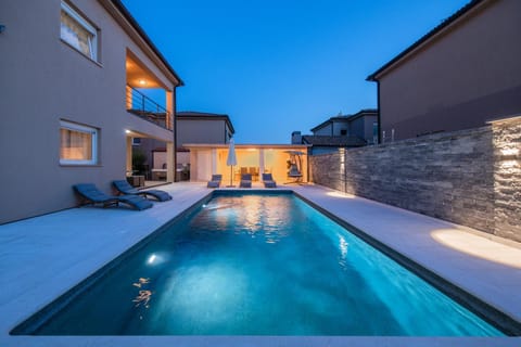 Property building, Pool view, Swimming pool