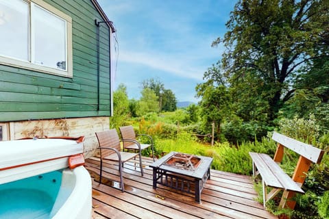 River View House House in Springfield