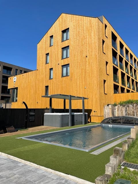 Property building, Balcony/Terrace, Swimming pool, Swimming pool