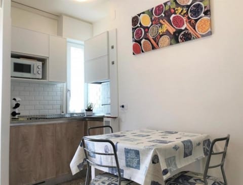 Dining area, kitchen