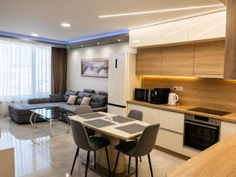 Seating area, Dining area