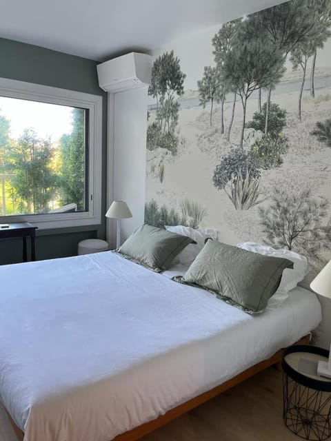 Bed, Photo of the whole room