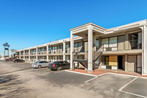 Property building, Day, Street view