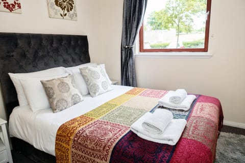 2 Bed Flat - Sleeps 4 - Parking - Wifi Apartment in Aberdeen