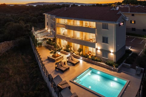 Property building, Swimming pool