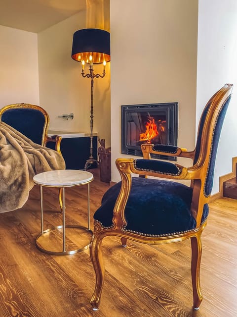 Bed, Seating area, Bedroom