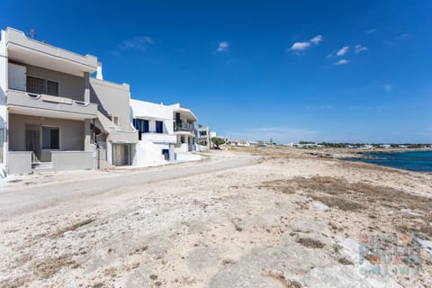 Property building, Facade/entrance, Day, Neighbourhood, Natural landscape, Beach, Sea view