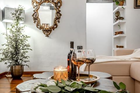 Living room, Seating area, Drinks