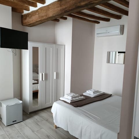 Residenza Borgo Guazzo Bed and Breakfast in Parma