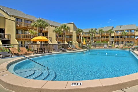Recently Renovated PCB Condo Near Beach! Apartment in Lower Grand Lagoon