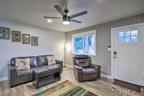 1 Mi to Winery Clifton Escape with Grill and Yard! House in Colorado